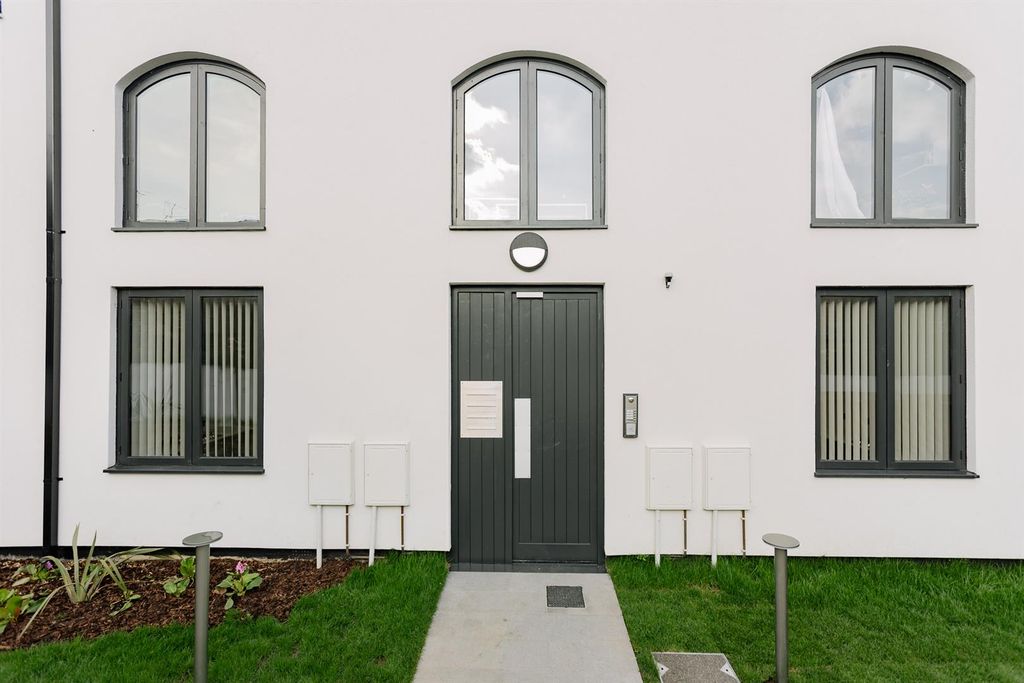 Property photo 1 of 15 1920Px_Mb_Number 20_Fonthill Mews_01.Jpg