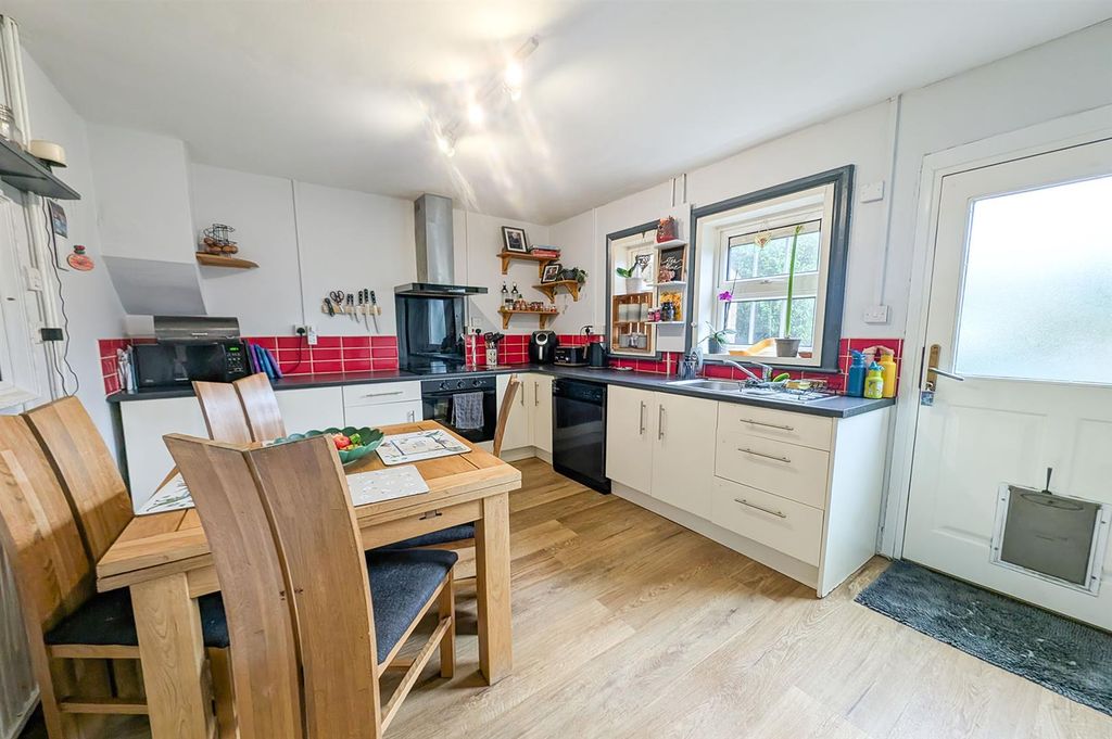 Property photo 3 of 13 Pxl_20260113_122128780.Raw-01.Mp.Cover.Jpg