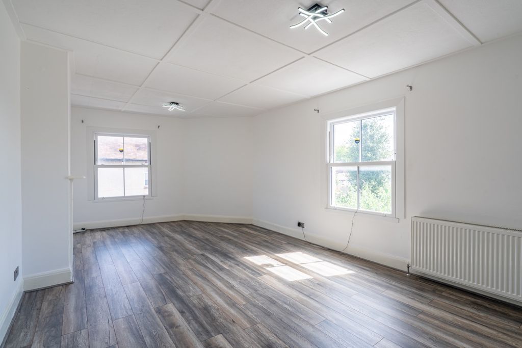 Property photo 2 of 25 5231512
