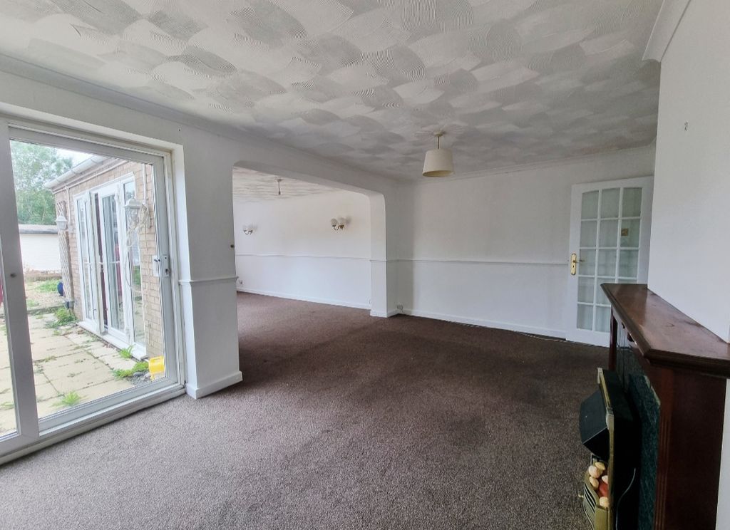 Property photo 3 of 15 Living Room