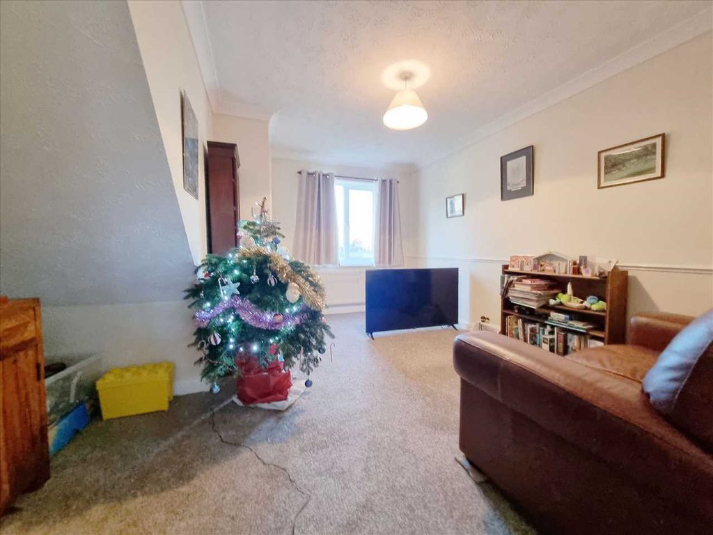 Property photo 2 of 10 Lounge: