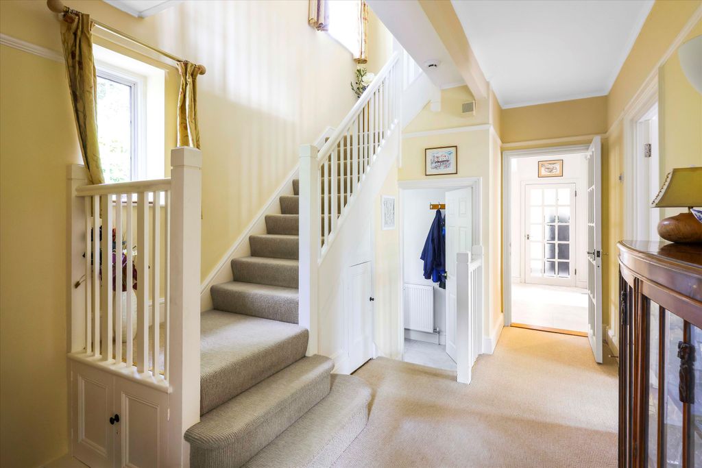 Property photo 2 of 21 Image