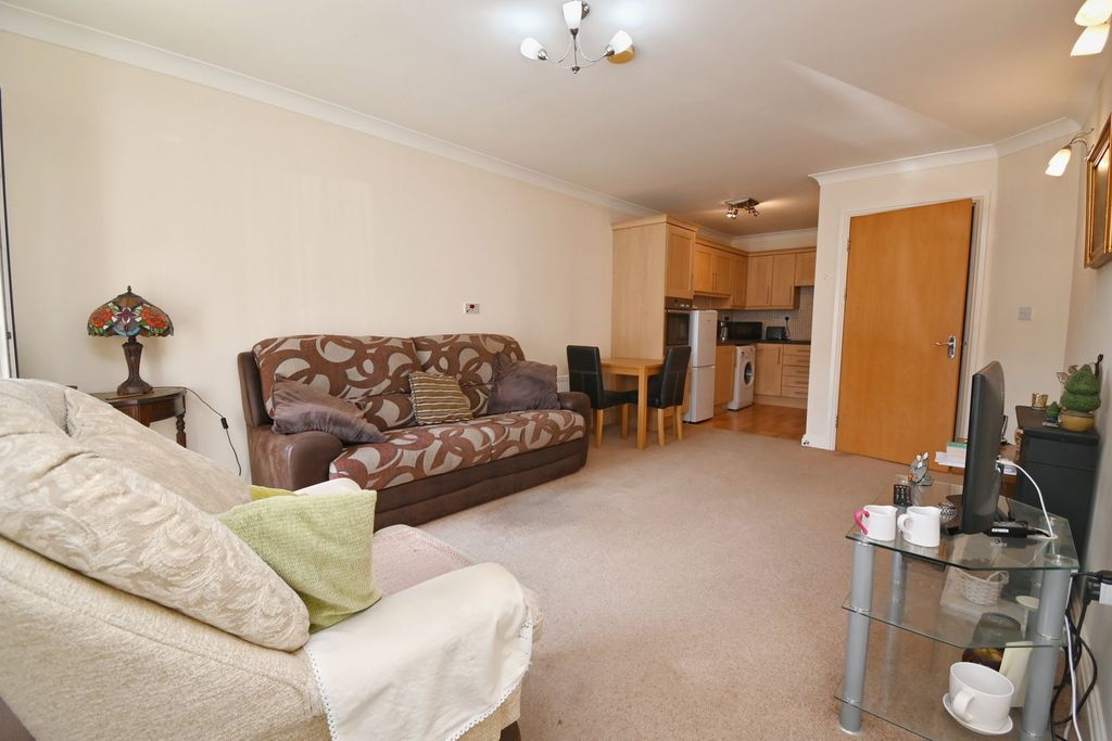 Property photo 3 of 8