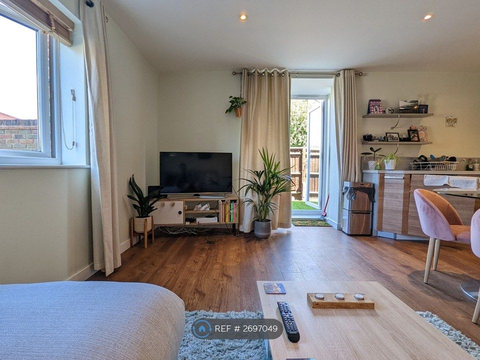 Property photo 2 of 9 Living Room