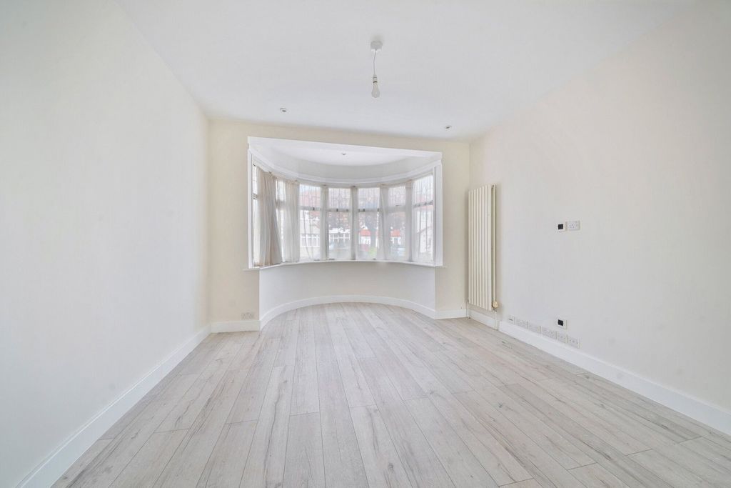 Property photo 3 of 21 Picture No. 02