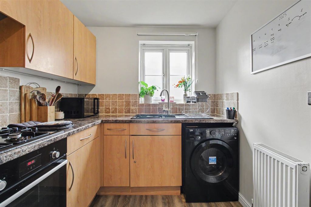 Property photo 3 of 21 Kitchen