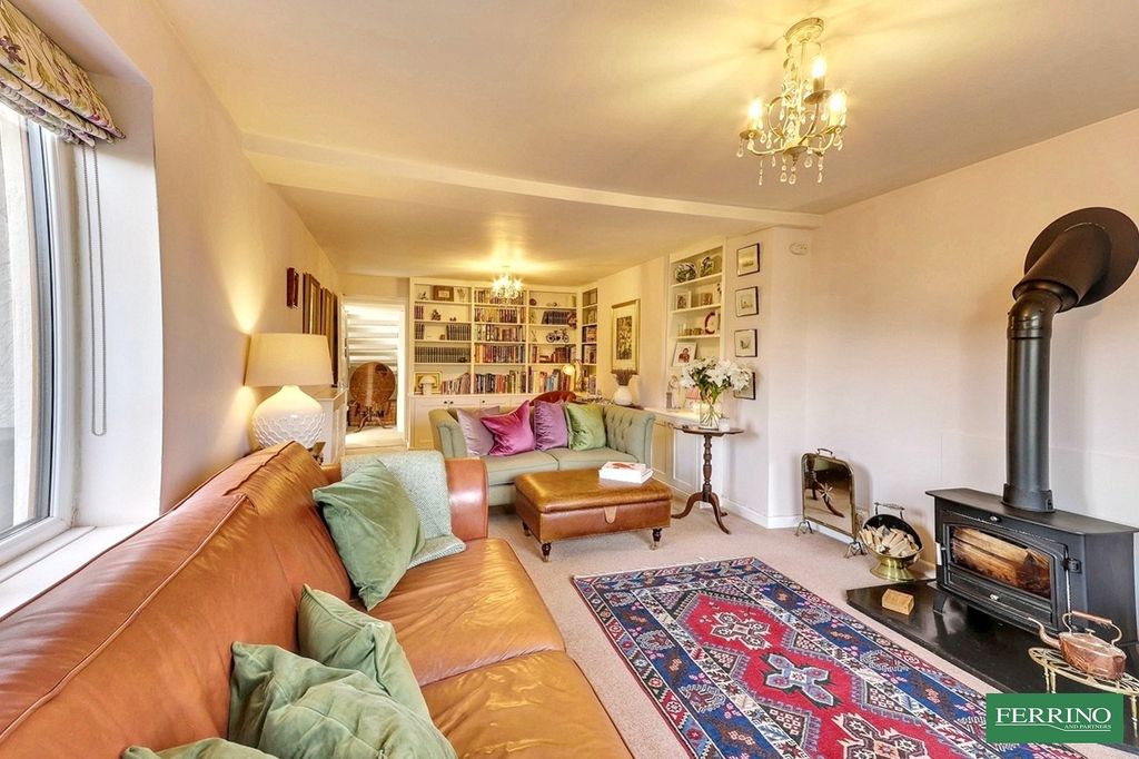 Property photo 3 of 31 Sitting Room