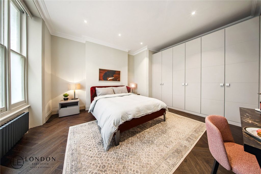 Property photo 2 of 26 Bedroom