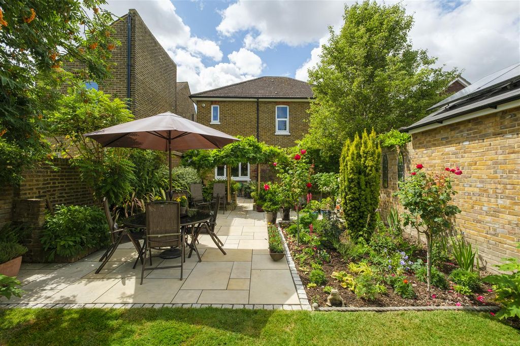 Property photo 3 of 32