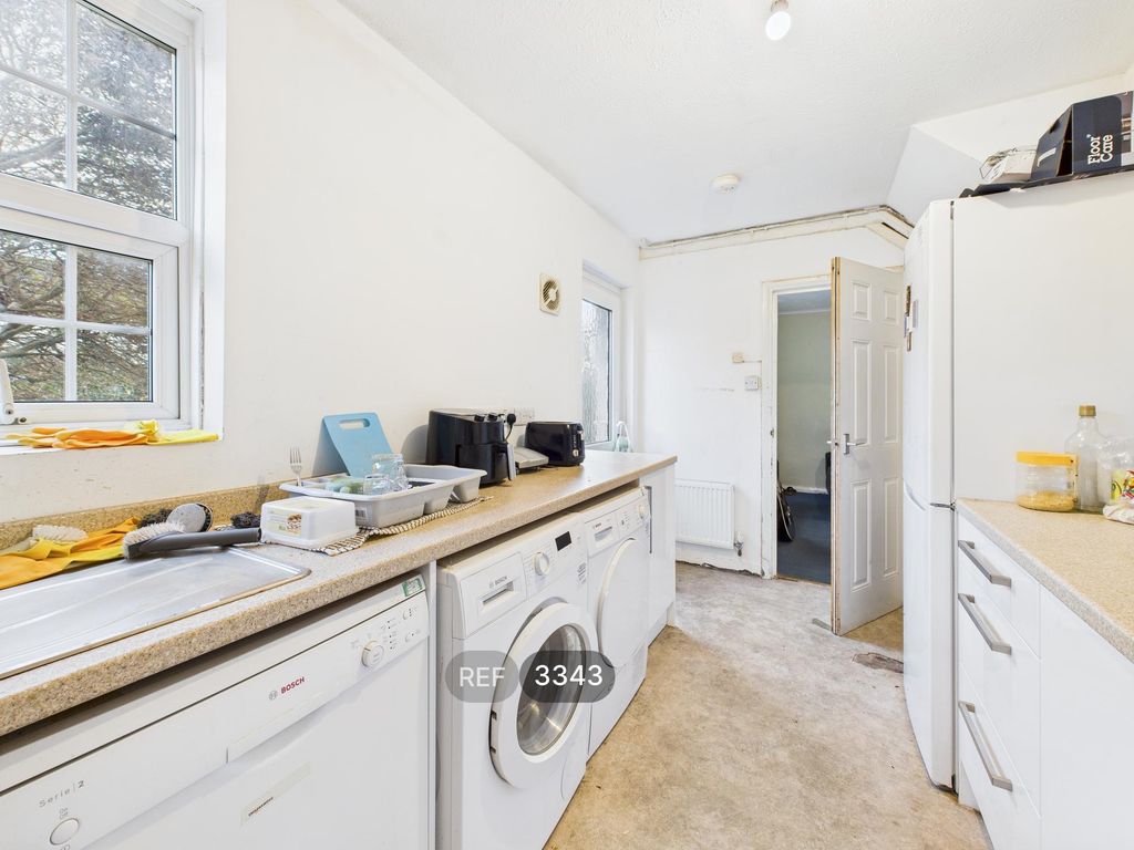 Property photo 3 of 16 Kitchen