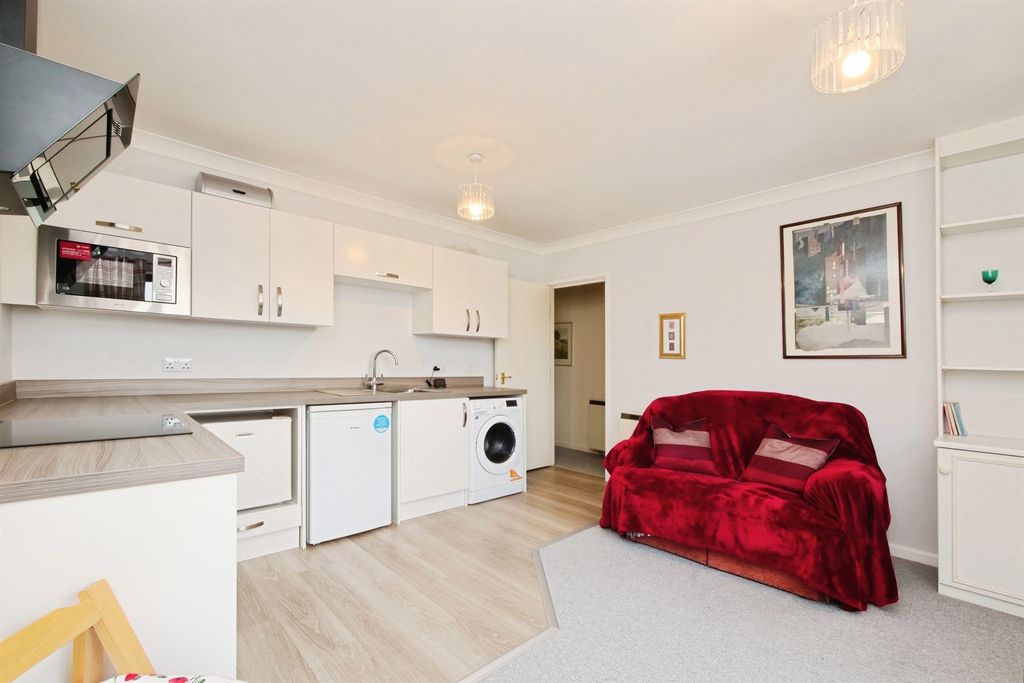 Property photo 3 of 12