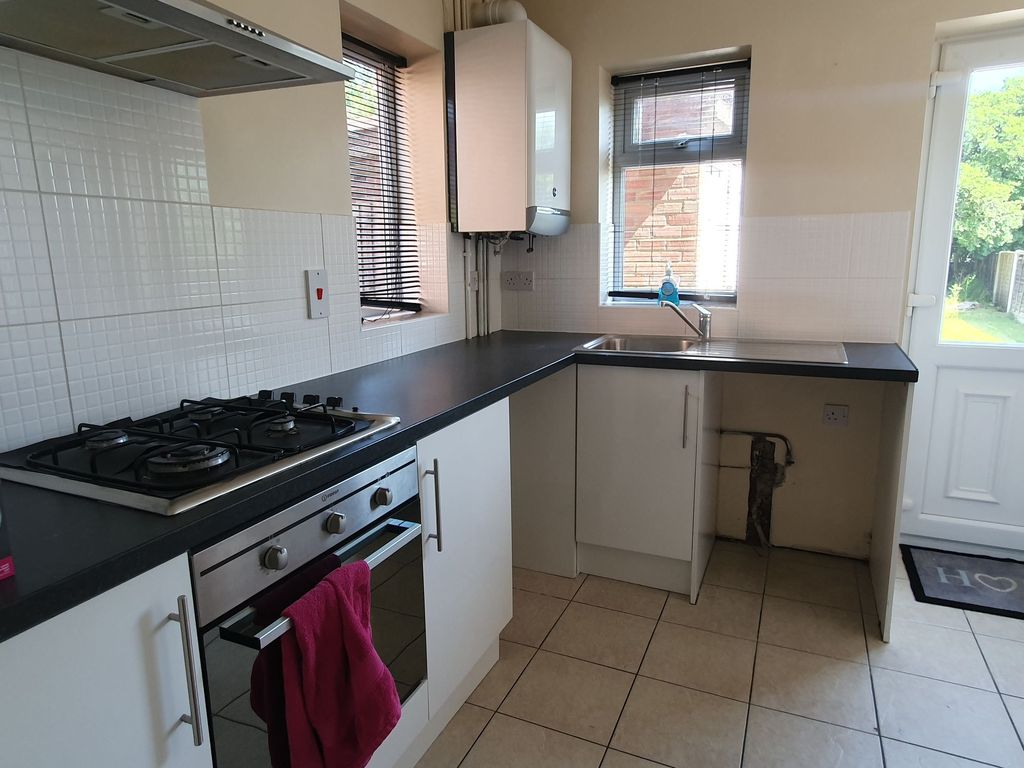 Property photo 2 of 11 Kitchen