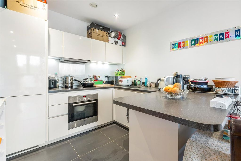 Property photo 3 of 7 Kitchen