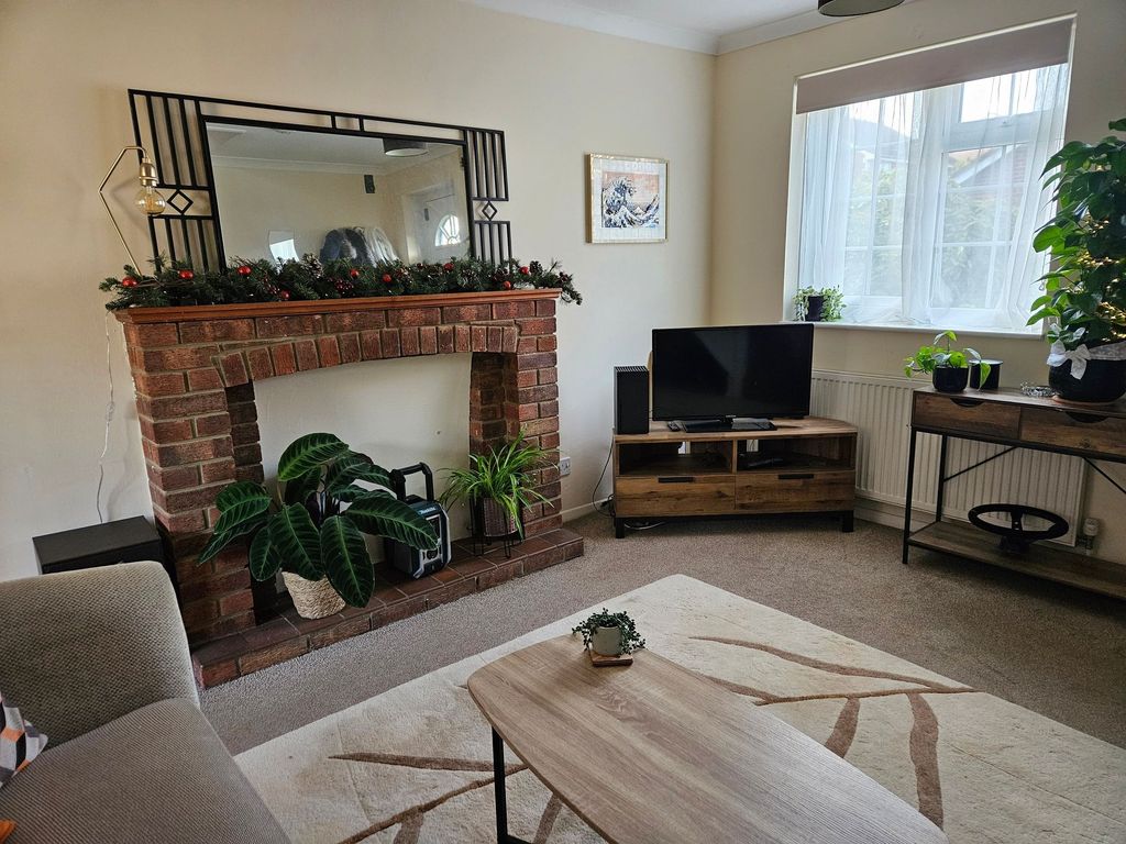 Property photo 3 of 11 Bright, Neatly Styled Living Room With A Decorativ...