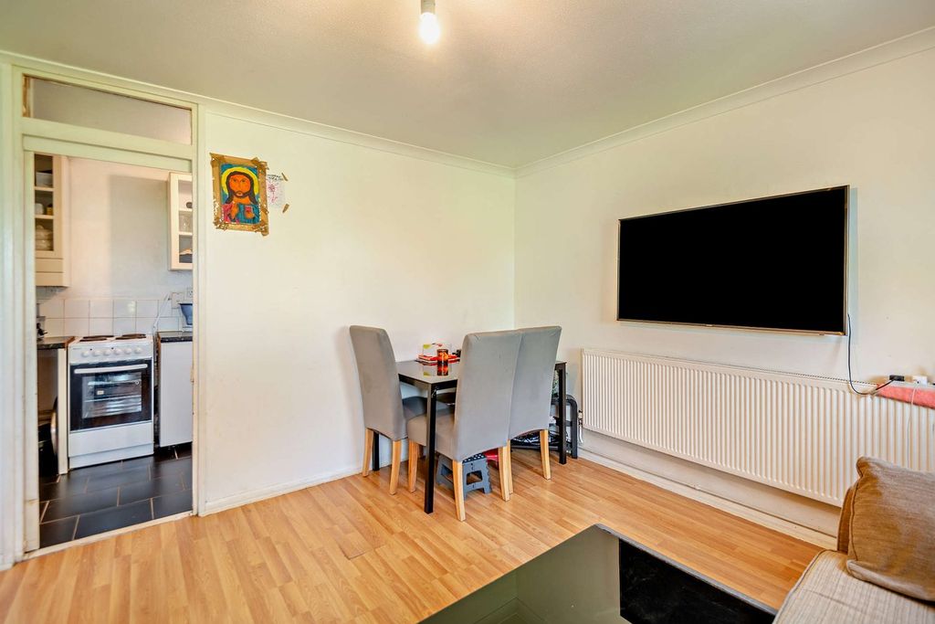 Property photo 3 of 11