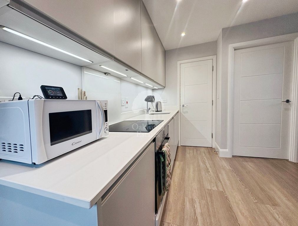 Property photo 3 of 6 Kitchen