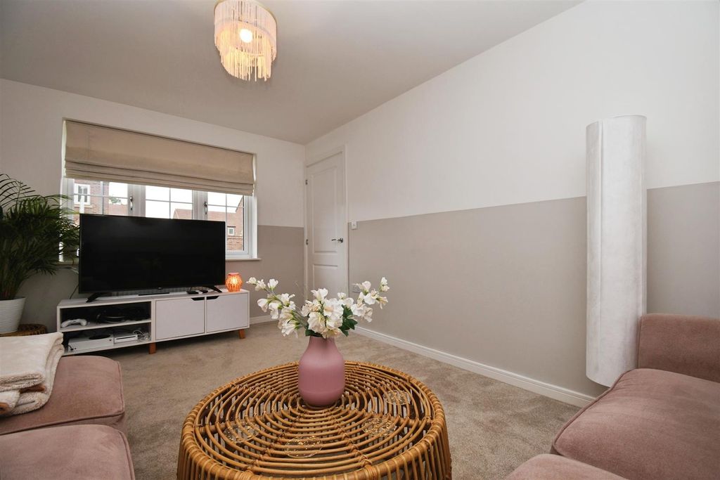 Property photo 2 of 14 Lounge