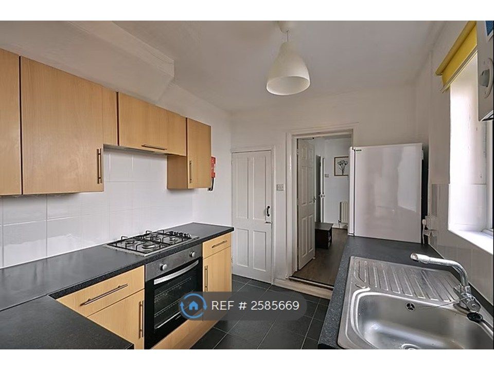 Property photo 2 of 8 Kitchen