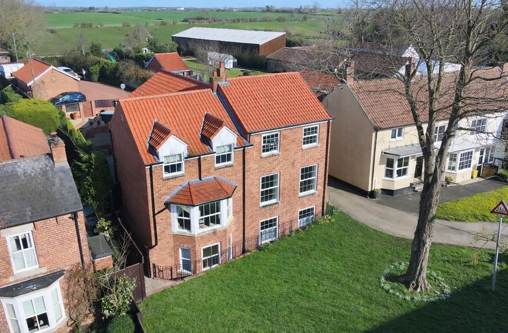 Property photo 2 of 38