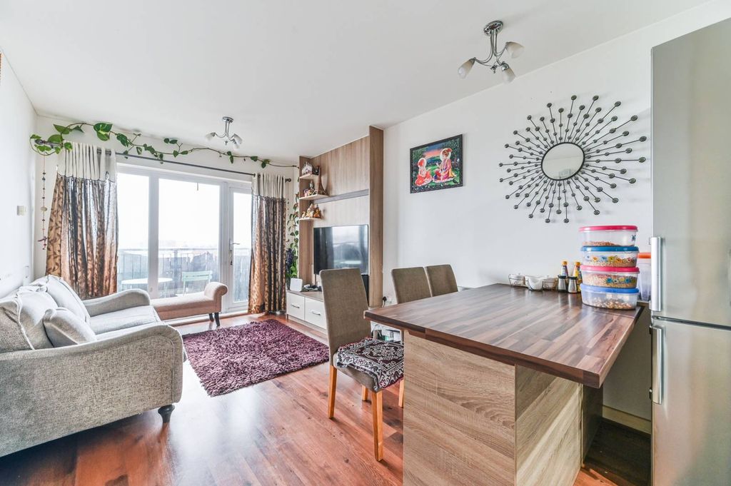 Property photo 1 of 18