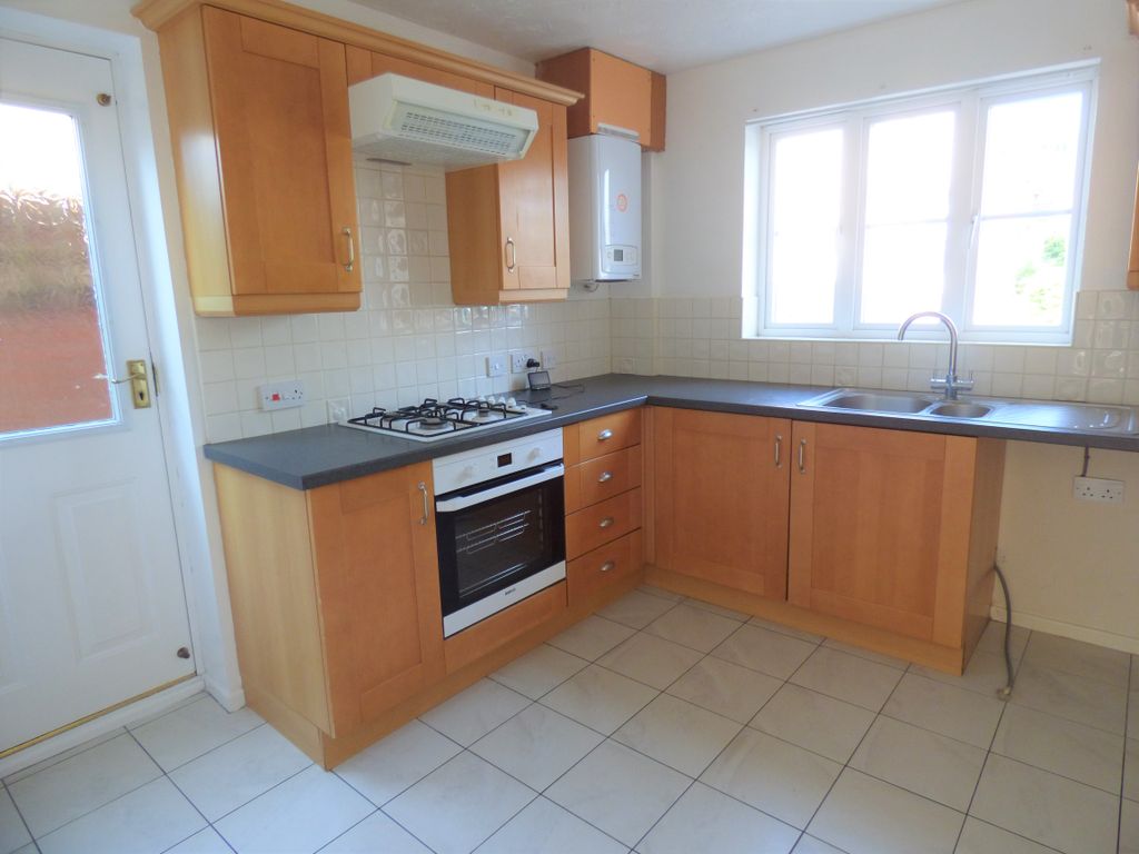Property photo 3 of 18 Kitchen