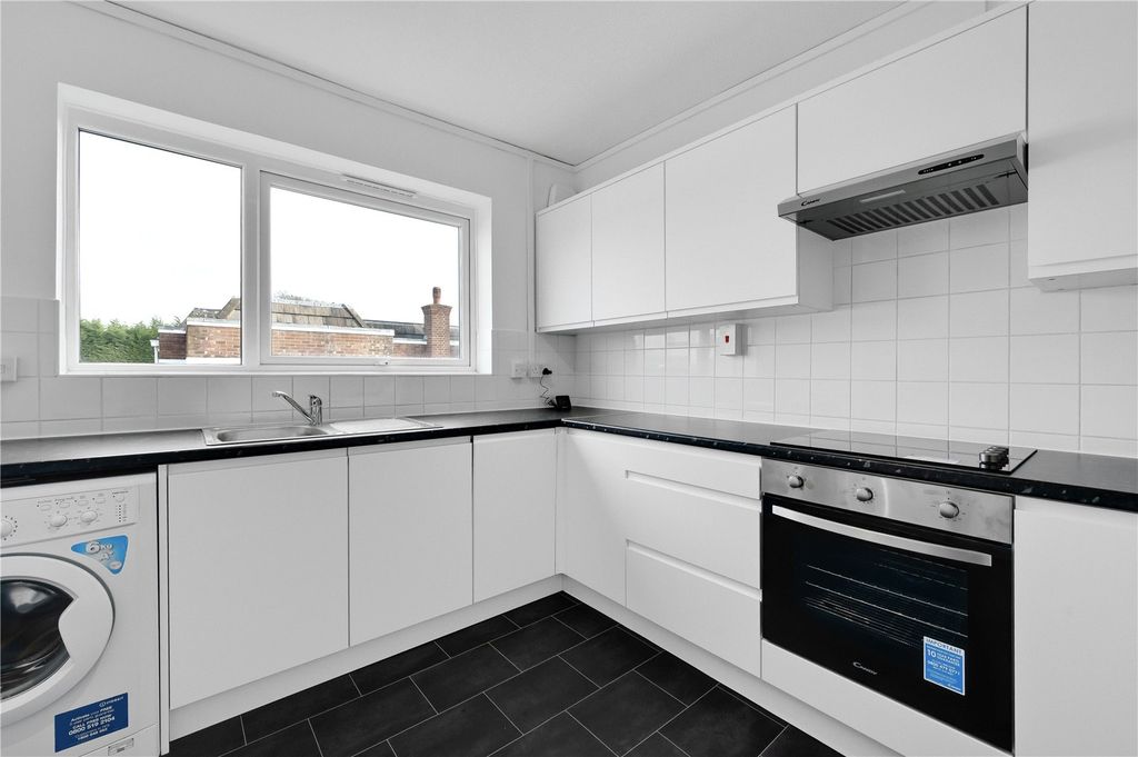 Property photo 2 of 9 Kitchen