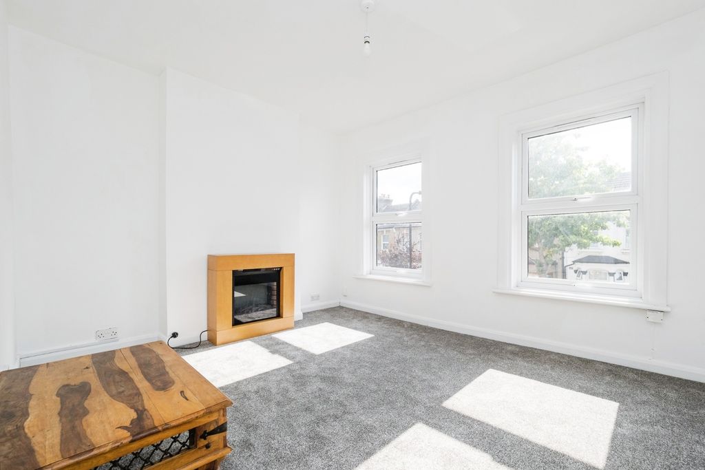 Property photo 3 of 17 Photo
