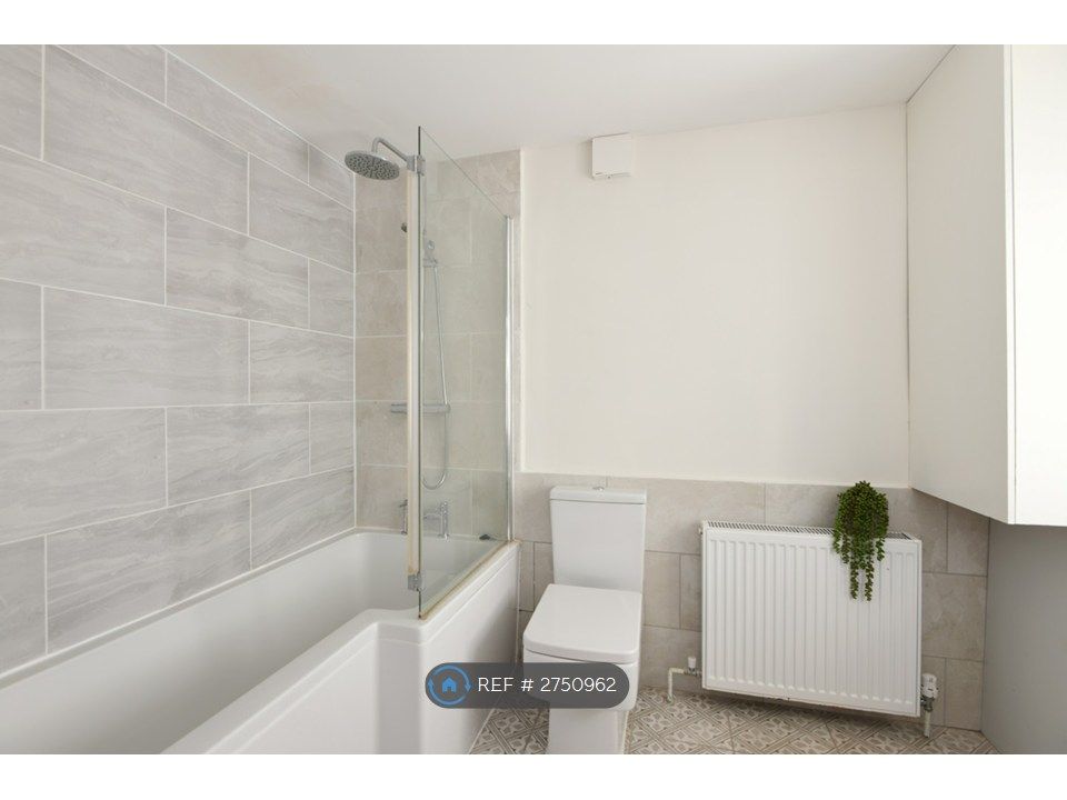 Property photo 3 of 17 Bathroom