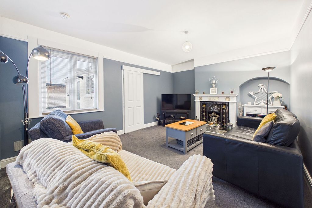 Property photo 2 of 24