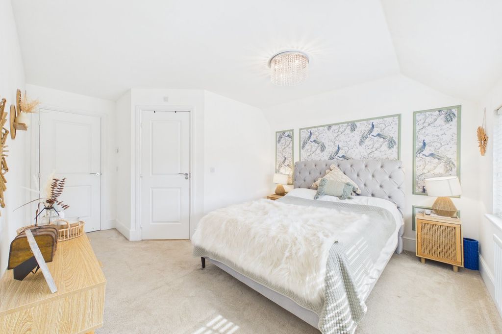 Additional image 6 of 4 bed detached house for saleAusten Grove, Arborfield Green, Reading, Berkshire RG2
