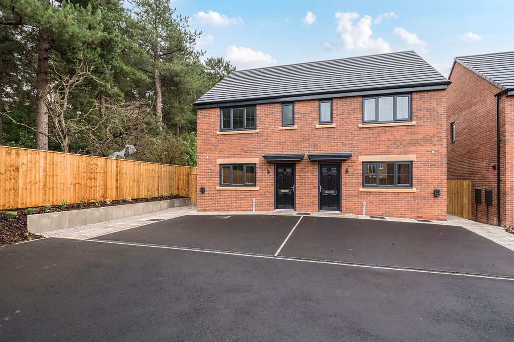 Property photo 1 of 16 External