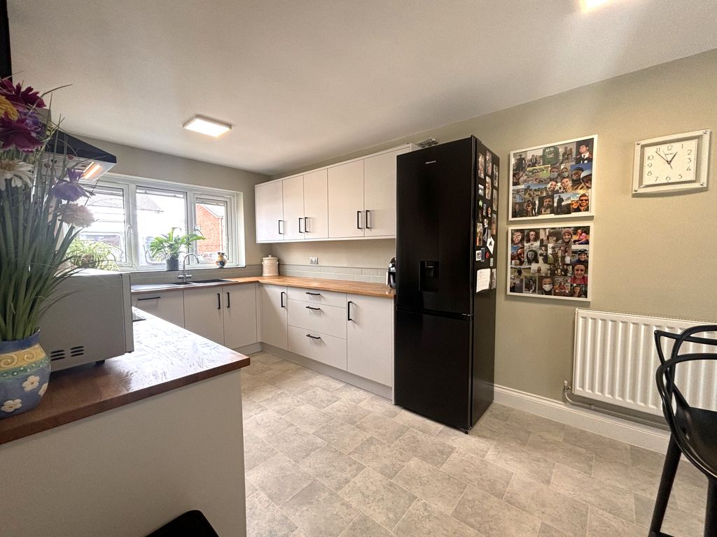 Property photo 2 of 22 Kitchen