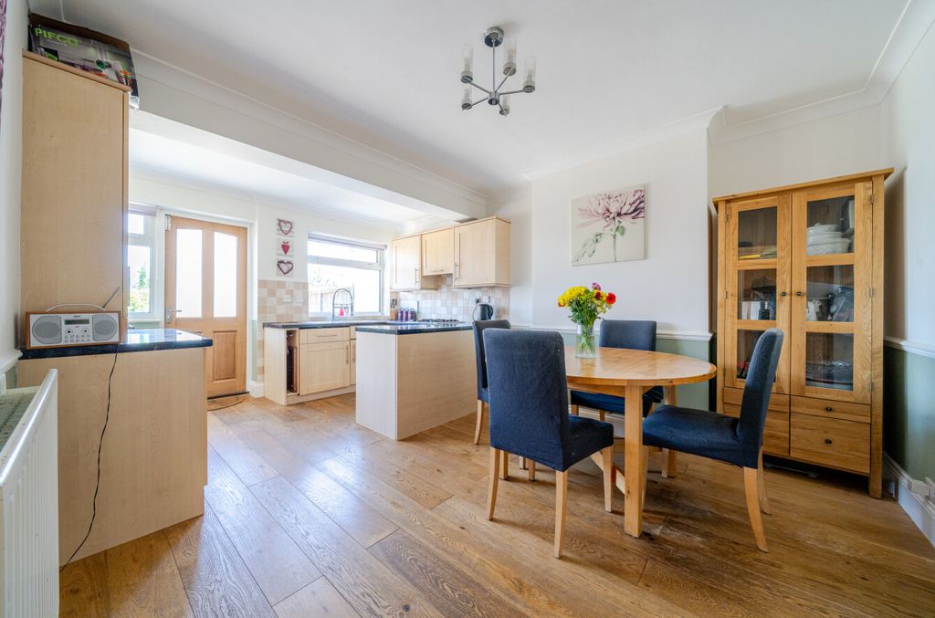 Property photo 3 of 14 Kit-Breakfast1