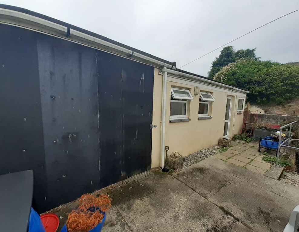 Property photo 2 of 2 Garage And Annexe