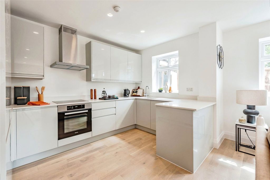 Additional image 11 of 2 bed flat for saleEast Grinstead, West Sussex RH19