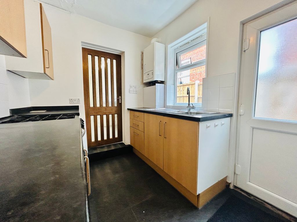 Property photo 2 of 7 Kitchen