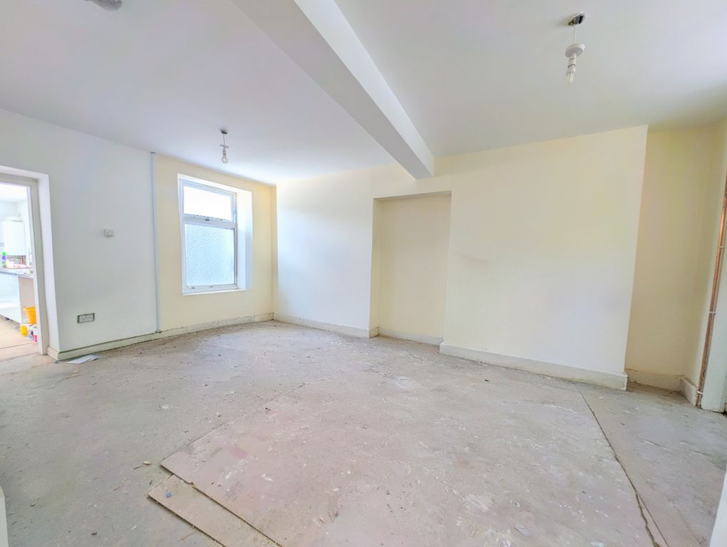 Property photo 3 of 22 Living Room
