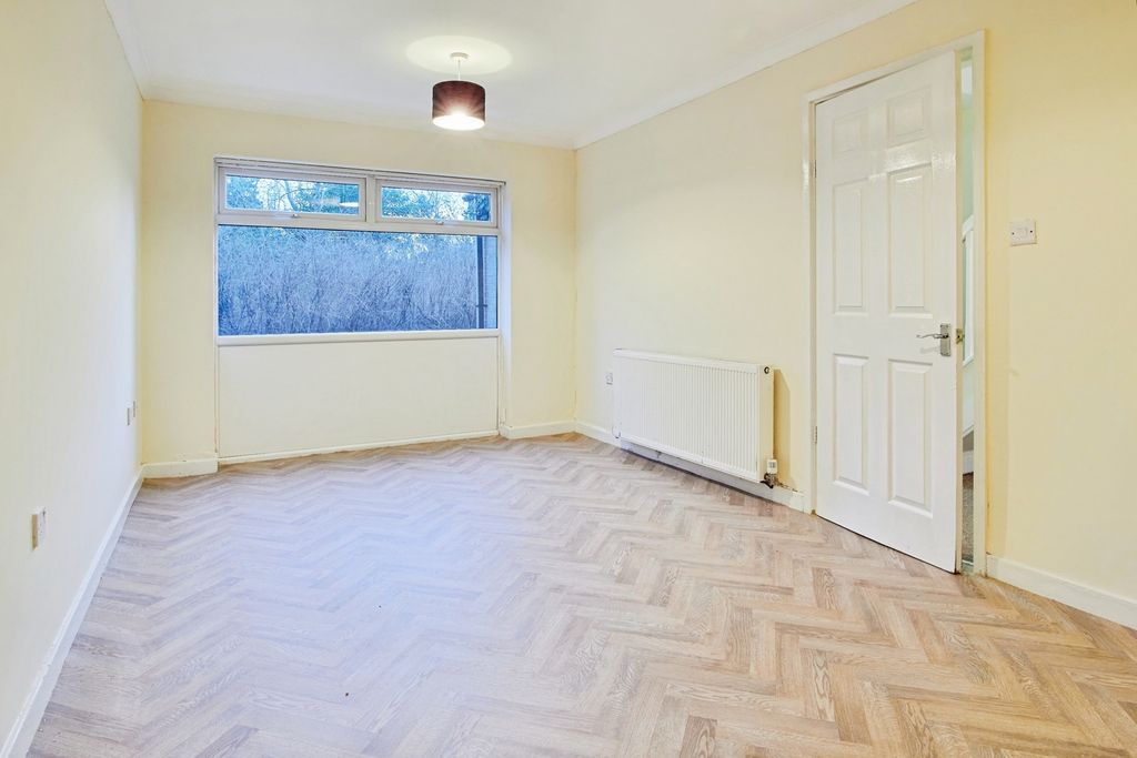 Property photo 3 of 20 Living Room