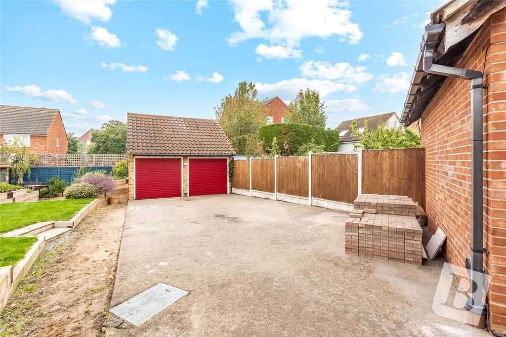 Property photo 2 of 22 Garage