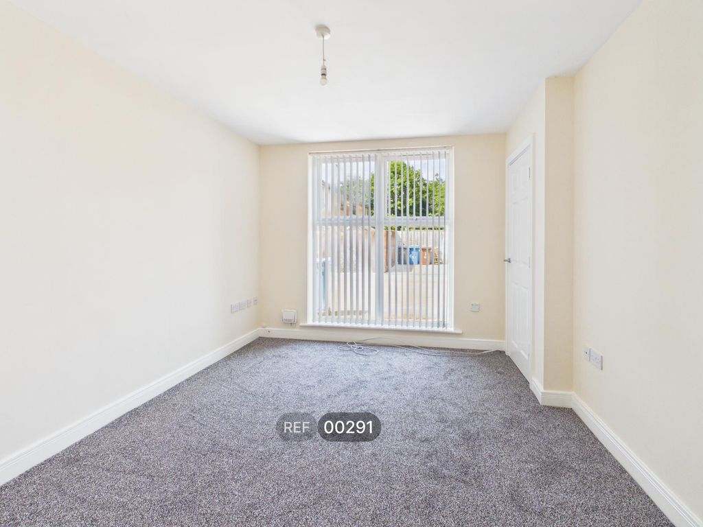 Property photo 2 of 16 Living Room