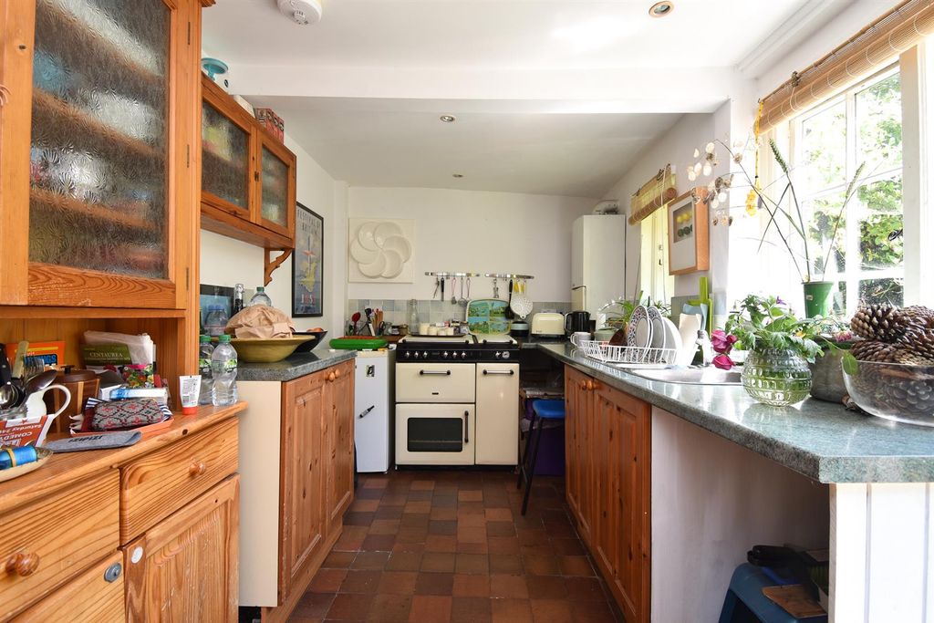 Property photo 3 of 30 Kitchen