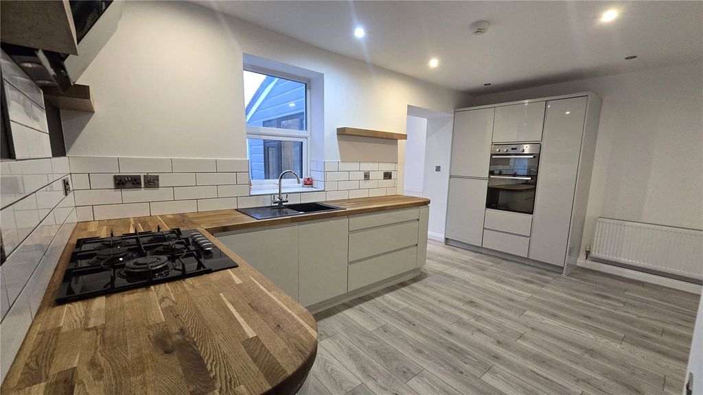 Property photo 2 of 15 Picture No. 13