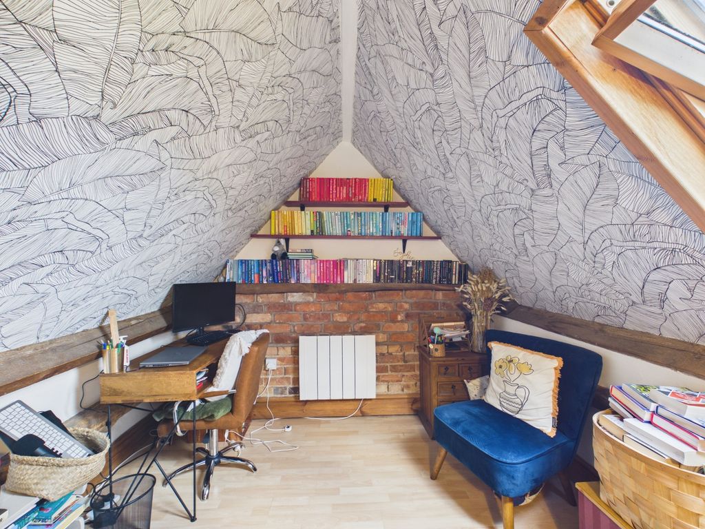 Property photo 3 of 19 Cam02366G0-Pr0143-Still021