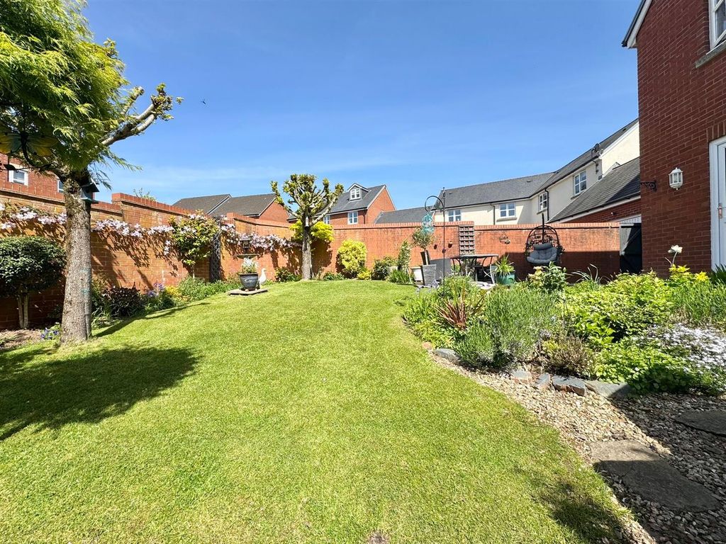 Property photo 2 of 22