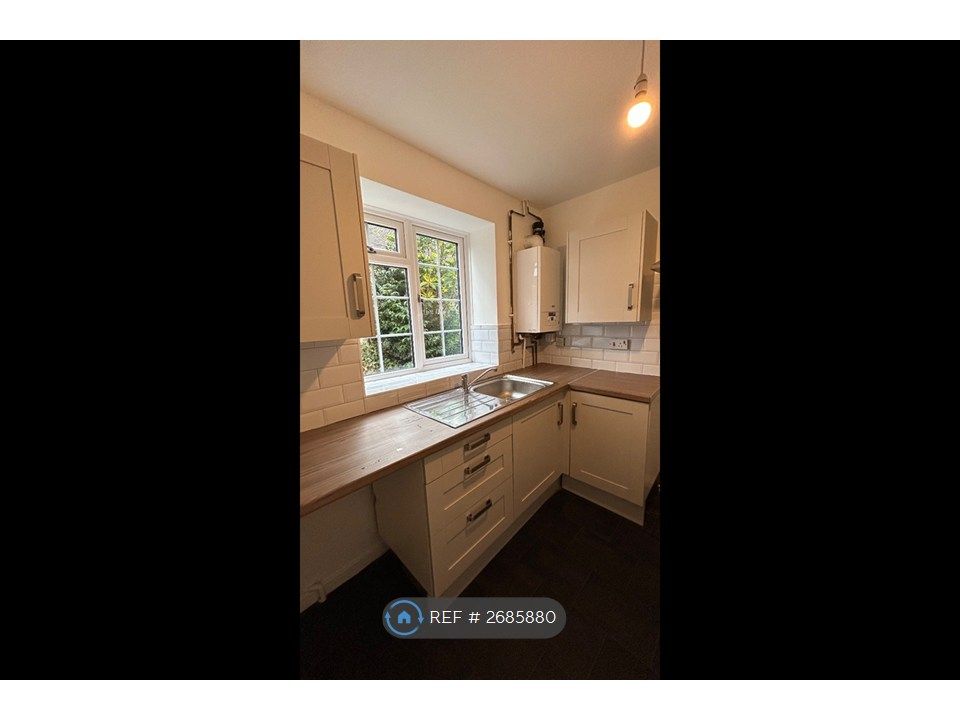 Property photo 3 of 16 Kitchen