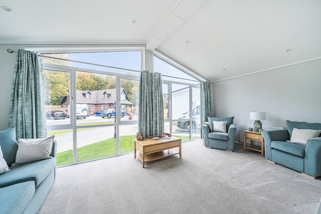 Property photo 2 of 20