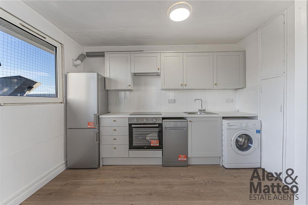 Property photo 3 of 9 Columbia Point