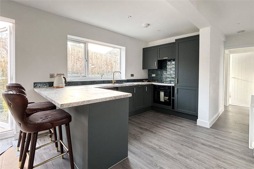 Property photo 2 of 11 Kitchen