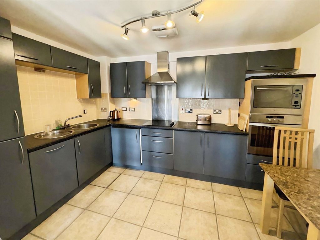 Property photo 3 of 15 Kitchen