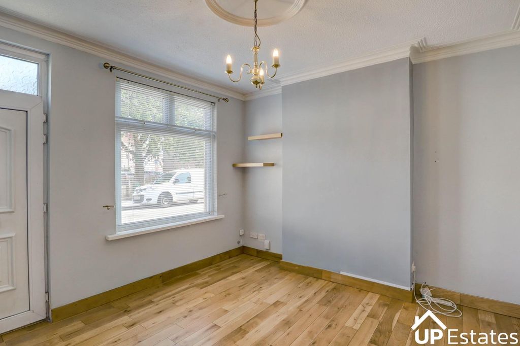 Property photo 3 of 15 Dining Room